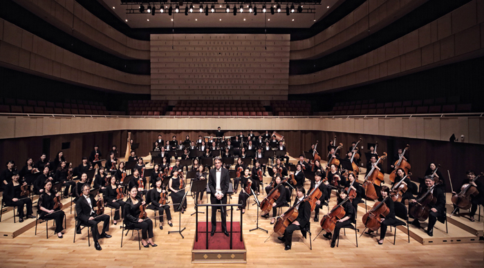 4월1일부터 19일까지 예술의전당에서 열리는 ‘2015 교향악축제’ 무대에 오르는 루마니아 출신의 요엘 레비가 이끄는 KBS교향악단(사진 위)과 불가리아 출신의 줄리안 코바체프 지휘자가 이끄는 대구시립교향악단.