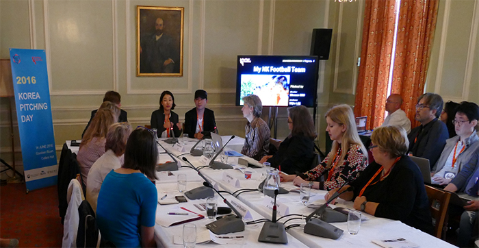14日，在英国谢菲尔德纪录片节举行的“Korea Pitching Day”现场。