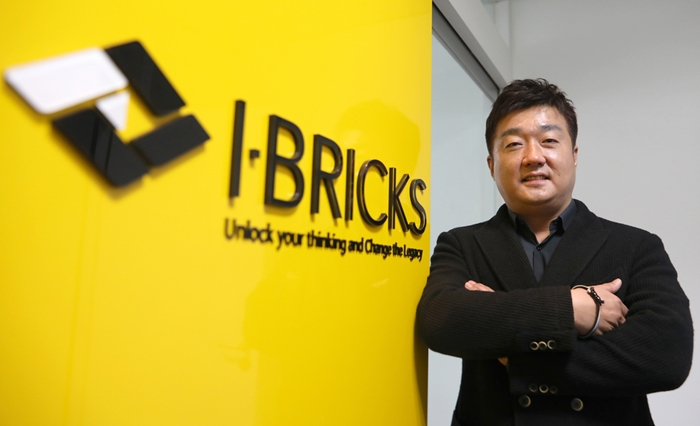 코리아넷은 지난해 12월 26일 경기도 용인시 판교 이노밸리 ‘아이브릭스(I·BRICKS)’ 본사에서 채종현 대표와 만나 인공지능 기반 언어 처리와 빅데이터에 대해 들어봤다. 김순주 기자 photosun@korea.kr