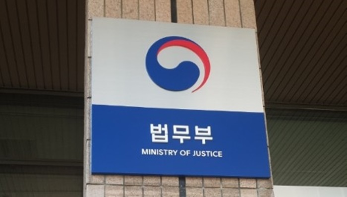 법무부는 국내 외국인 투자유치 및 기술창업 활성화를 위해 완화된 비자발급 제도가 1일 시행됐다고 밝혔다. 법무부