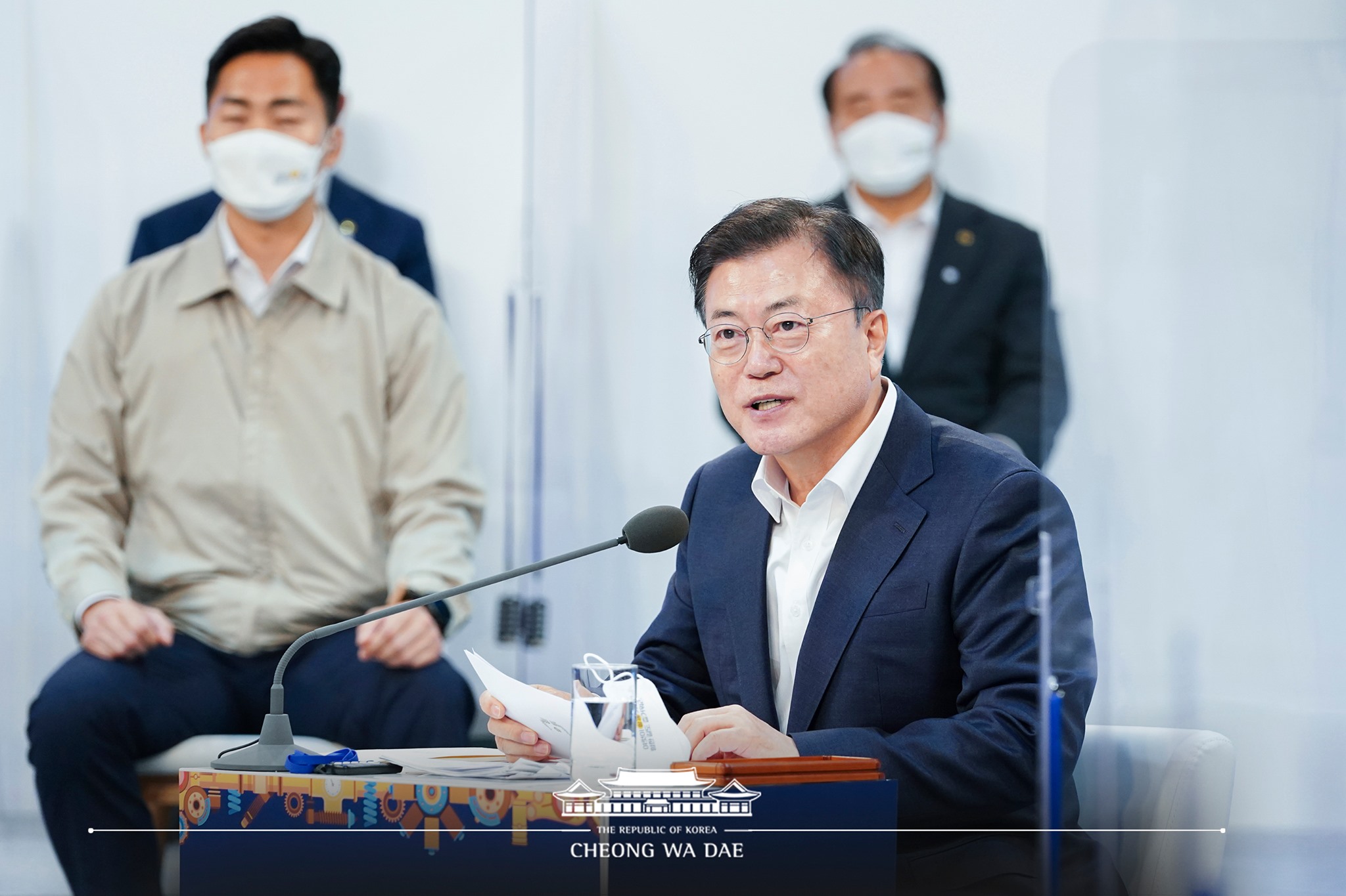 문재인 대통령이 29일 광주광역시 광산구 광주글로벌모터스에서 열린 준공 기념 행사에 참석해 발언하고 있다.청와대 페이스북