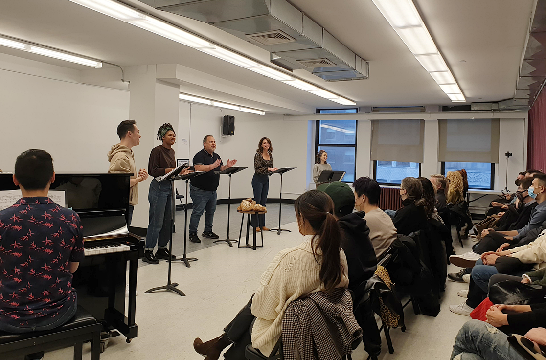 图为2022年，韩国音乐剧《Crazy Bread》在美国进行的朗读演出。图片来源：文化体育观光部