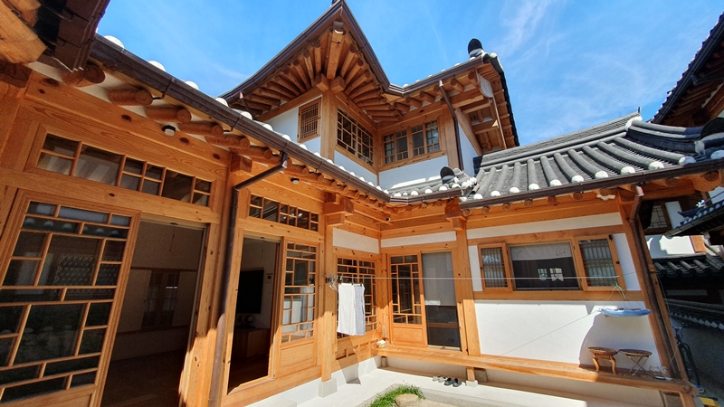 韩屋“情多云集”曾在2022年入选第七届“首尔优秀韩屋”，还由首尔市民直接投票选为“市民共鸣韩屋”。韩宣网记者李璟美 摄 