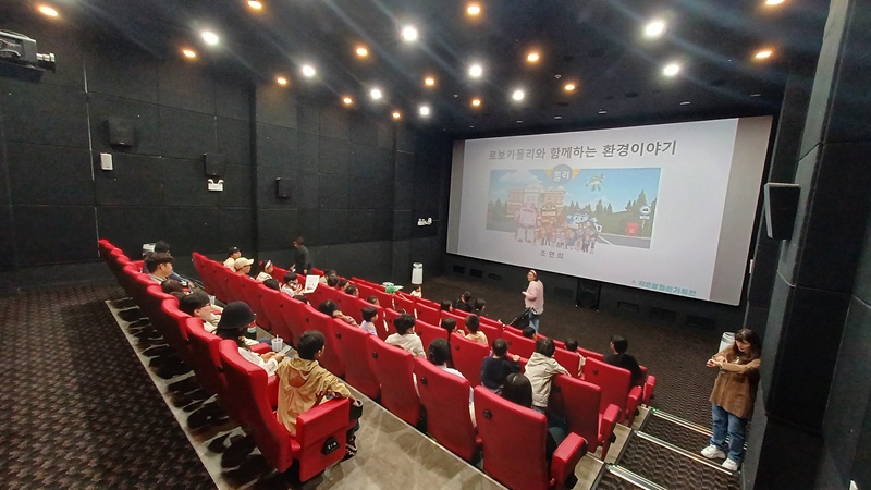 图为，去年在翰林迷你电影院内举办的“2023年翰林迷你电影院企划展”现场。图片来源：济州影像文化产业振兴院