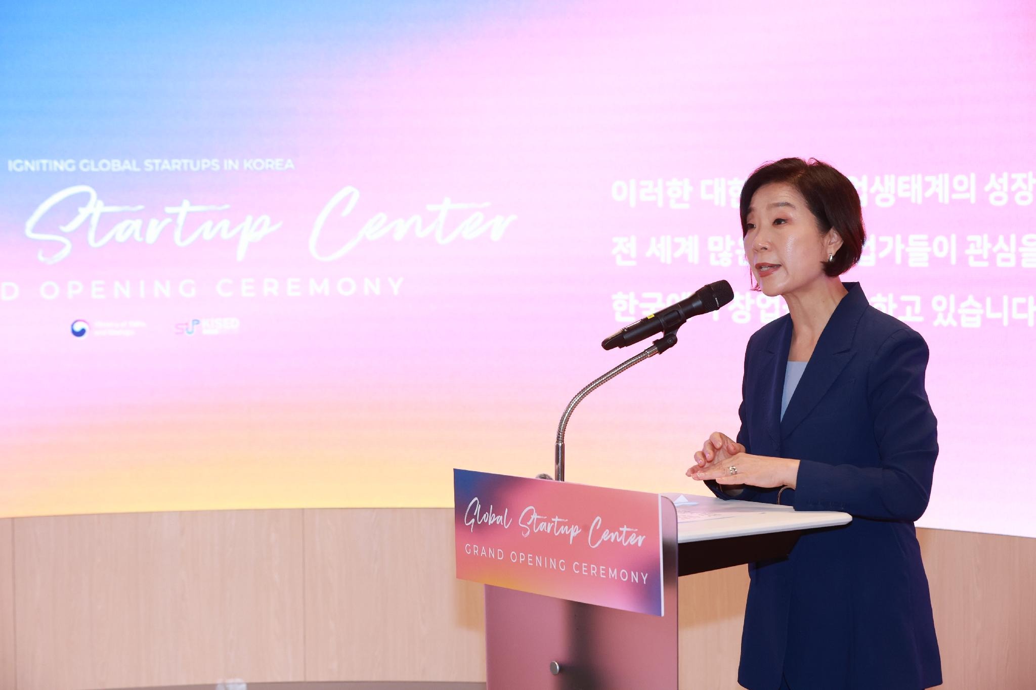 7月31日，在首尔江南区举行的“全球创业中心开馆仪式”上，韩国中小风险企业部长官吴姈姝正在发言。图片来源：中小风险企业部