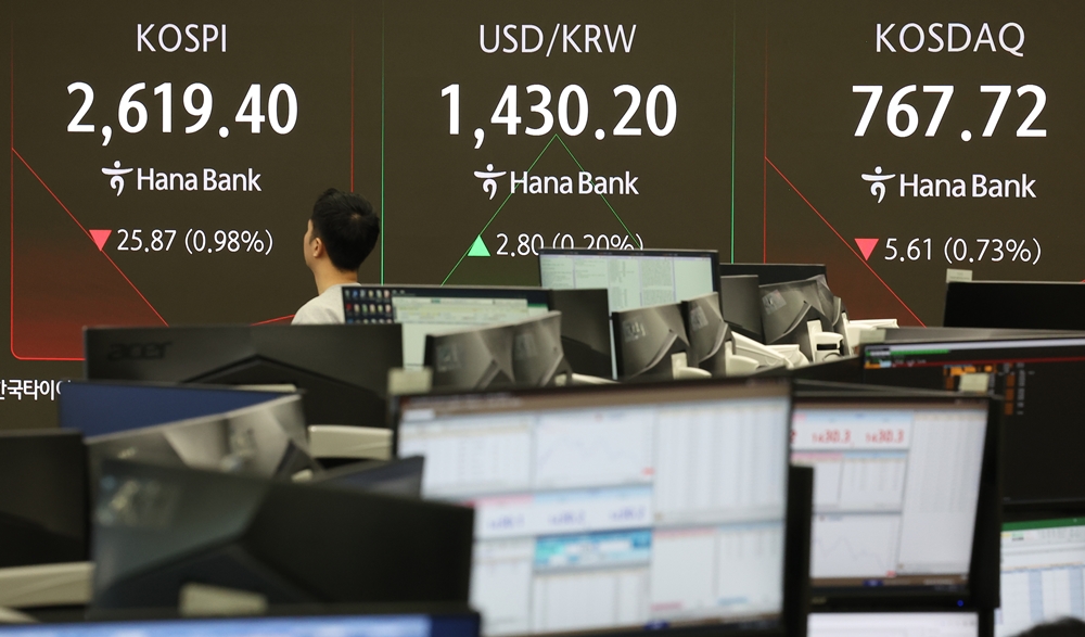 图为2月25日，位于首尔中区的韩亚银行交易厅。图片来源：韩联社