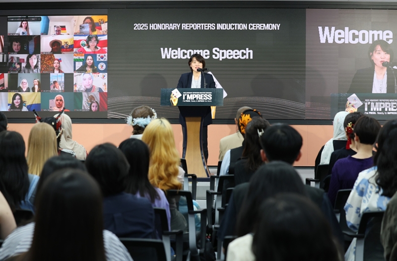4月30日，在首尔中区KOCIS中心举行的韩宣网名誉记者活动启动仪式上，文化体育观光部海外宣传政策官蔡洙喜向名誉记者们致以贺词。韩宣网记者李廷佑 摄