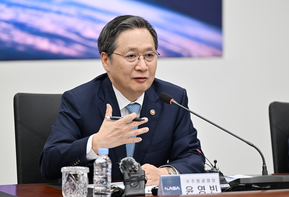 5月21日，在位于庆尚南道泗川市的韩国宇宙航空厅本厅, 宇宙航空厅厅长尹宁彬在记者招待会上正在发言。图片来源：宇宙航空厅