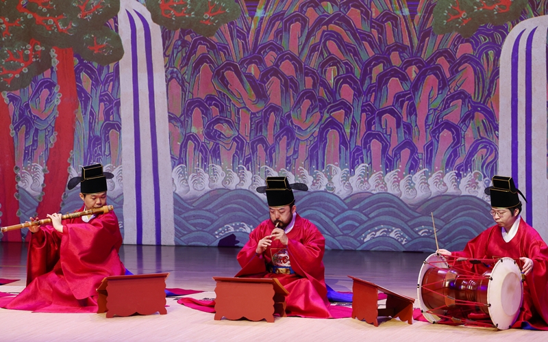 今年开始，韩国政府将6月5日指定为&ldquo;国乐日&rdquo;。图为4月30日，在首尔市瑞草区国立国乐院上演的演出《茶谈》。韩宣网记者李廷佑 摄