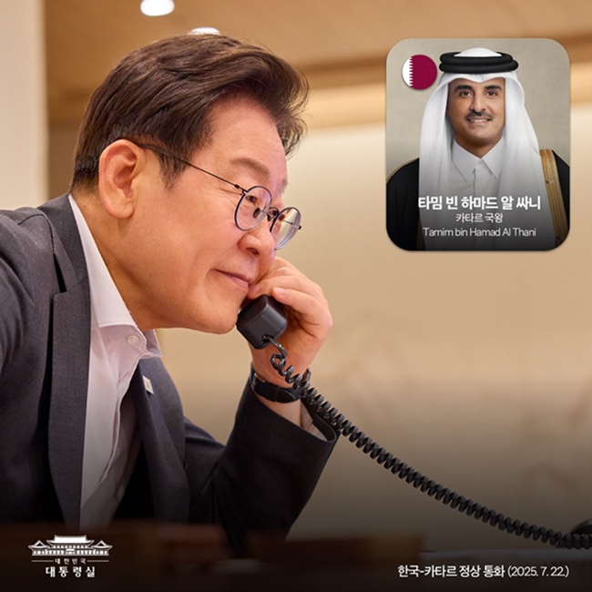 7月22日，在首尔龙山总统室，韩国总统李在明同卡塔尔埃米尔（国王）塔米姆·本·哈马德·阿勒萨尼通电话。图片来源：李在明官方X