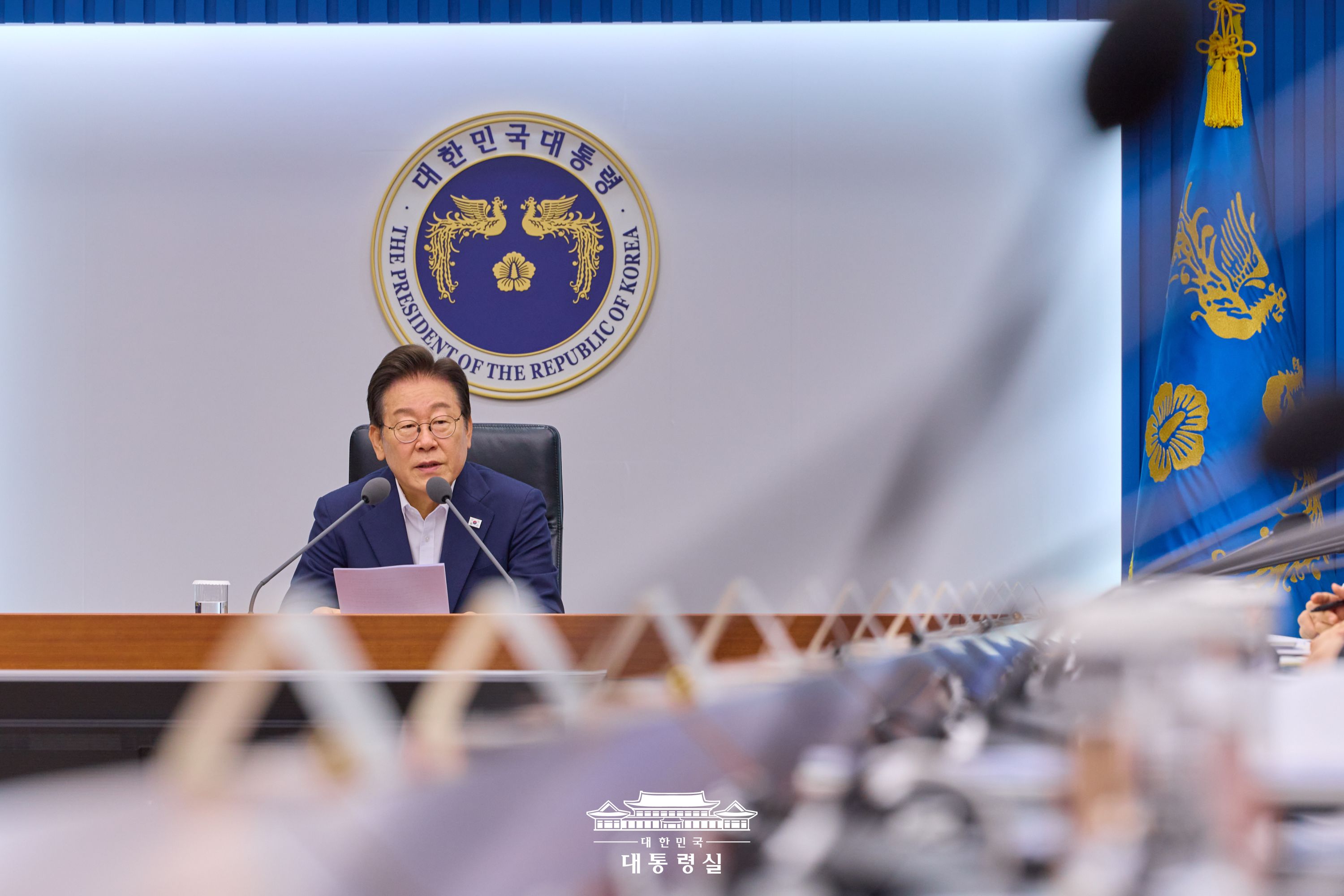 7月30日，在首尔龙山总统室，韩国总统李在明主持召开第三次紧急经济检查特别工作组（TF）会议。图片来源：大韩民国总统室