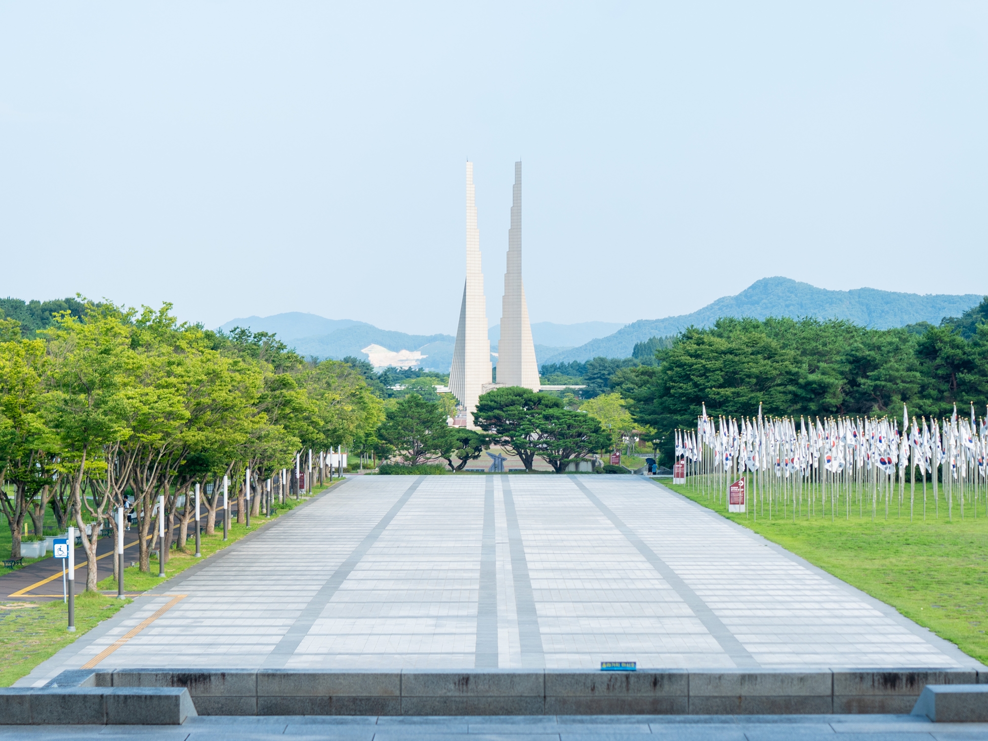 忠清南道天安独立纪念馆象征性建筑——“民族之塔”，高51米，寓意民族精神永存与追求自主独立的坚定意志。图片来源：文化体育观光部
