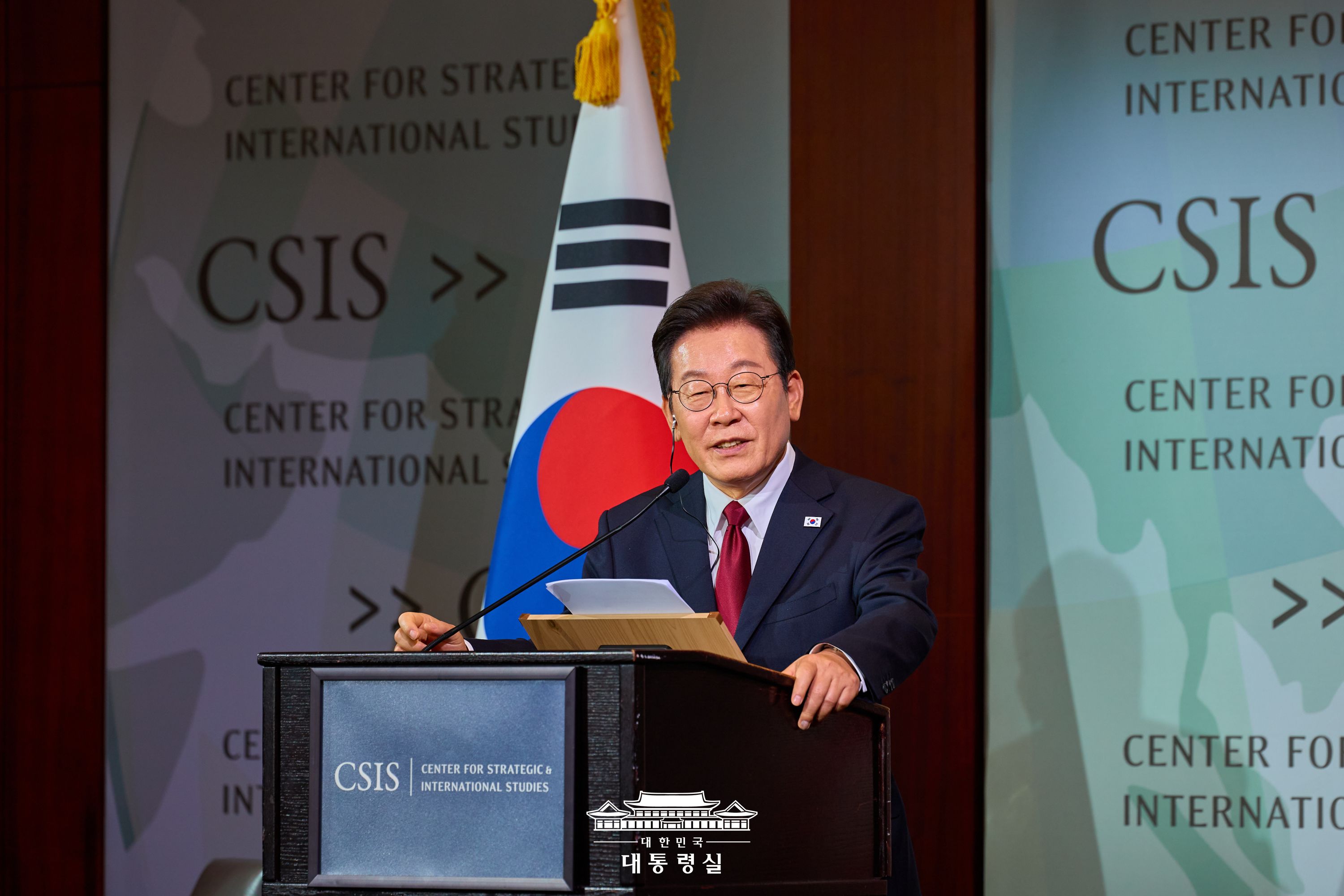当地时间8月25日，韩国总统李在明在美国华盛顿智库“战略与国际问题研究中心”（CSIS）发表政策演讲。图片来源：大韩民国总统室