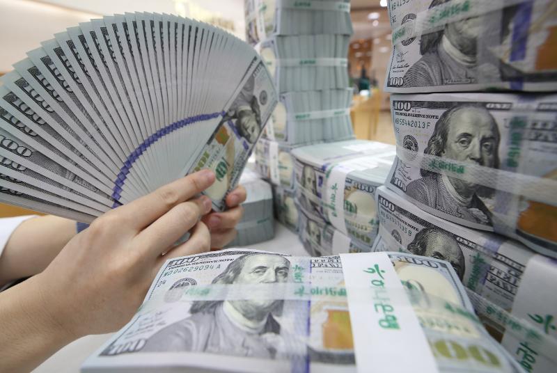 受美元走弱等因素影响，韩国外汇储备增加近50亿美元。图片来源：韩联社