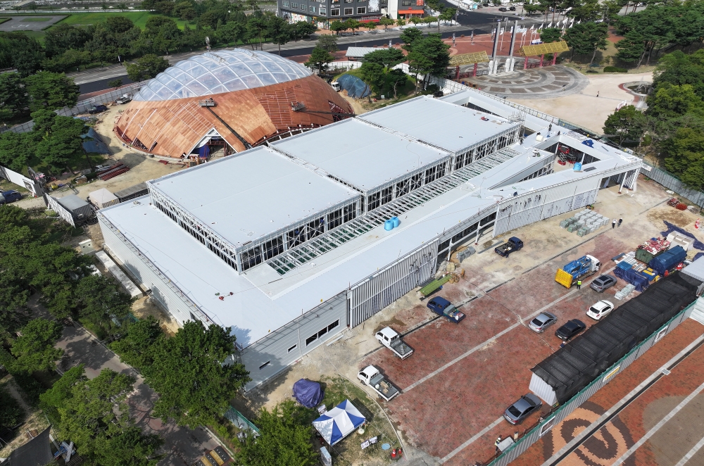 庆州世博会大公园内的经济展览馆将在APEC峰会期间举行可一览大韩民国产业过去、现在和未来的展览。图片来源：韩联社