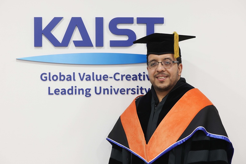 图为被选为2025年度韩国科学技术院（KAIST）优秀毕业生的巴基斯坦留学生Syed Sheraz Ali。图片来源：KAIST