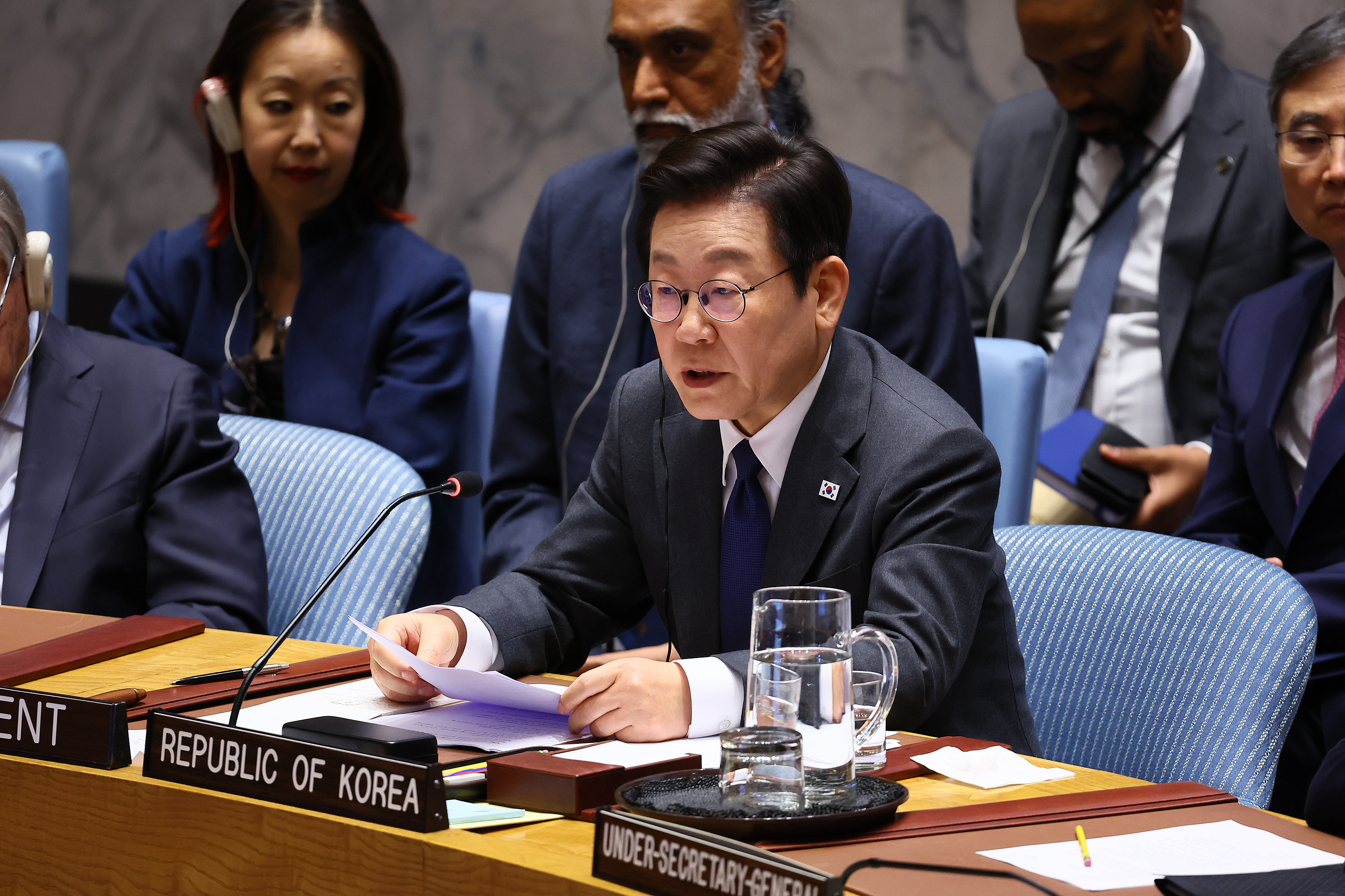 当地时间9月24日，在美国纽约的联合国总部，韩国总统李在明正在主持安理会公开辩论会。图片来源：韩联社