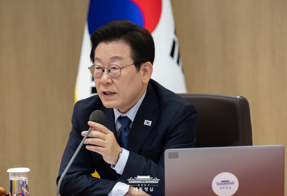 10月21日，韩国总统李在明在龙山总统室举行的第46次国务会议上发表讲话。图片来源：韩国总统室