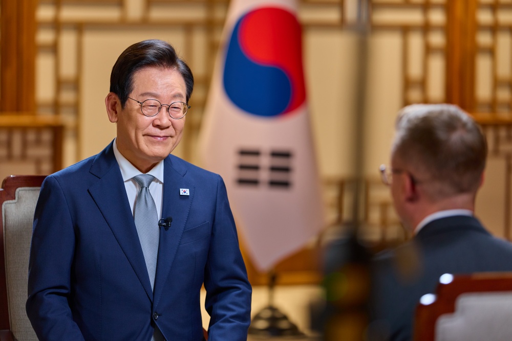 10月22日,在首尔龙山总统室,韩国总统李在明接受了美国有线电视新闻网(CNN)的专访。图片来源:大韩民国总统室