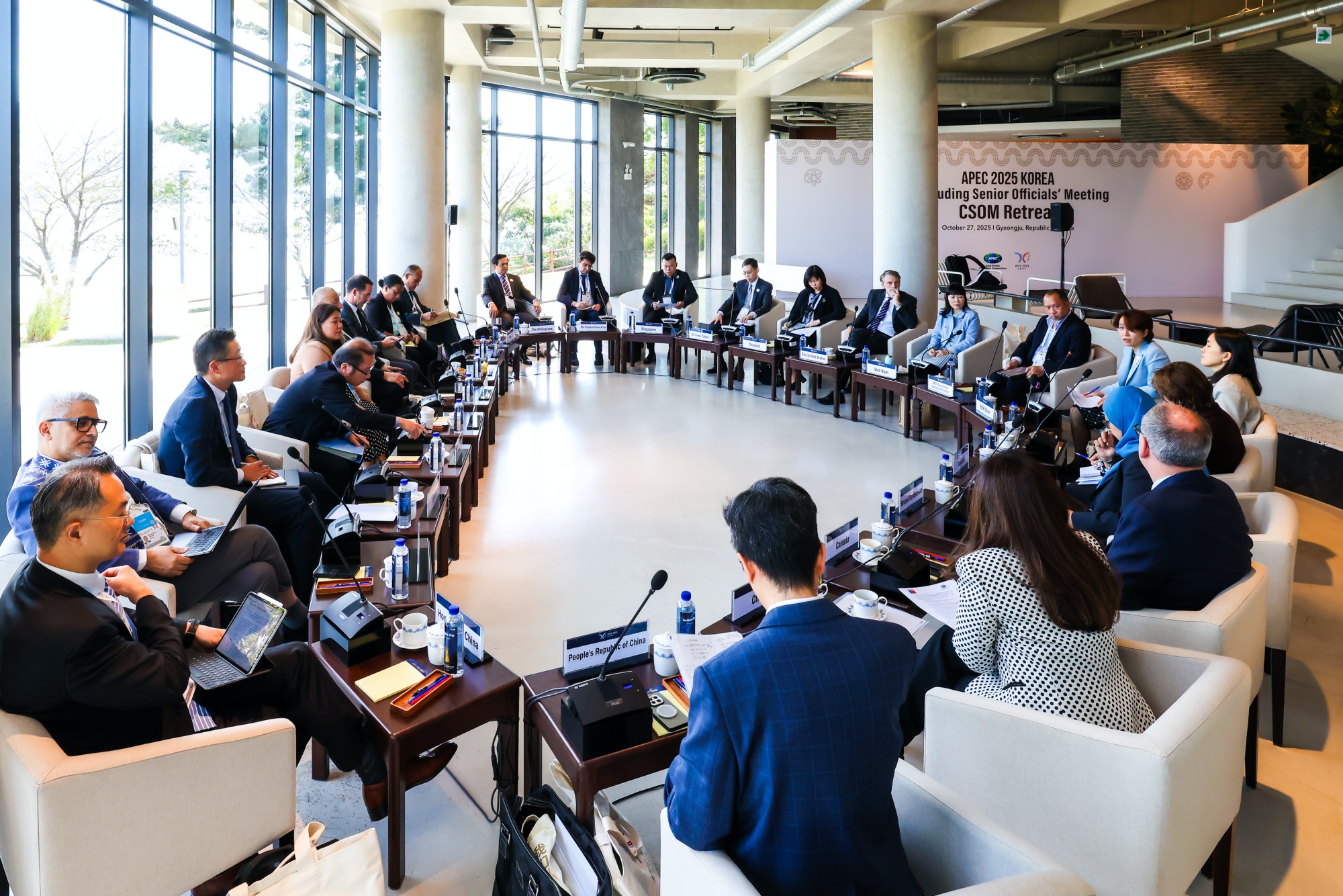 2025年庆州亚太经济合作组织(APEC)高级官员会议(CSOM)于10月27日至28日在庆州华白会议中心(HICO)举行,对本年度APEC议题进行了最终审议。图片来源:外交部