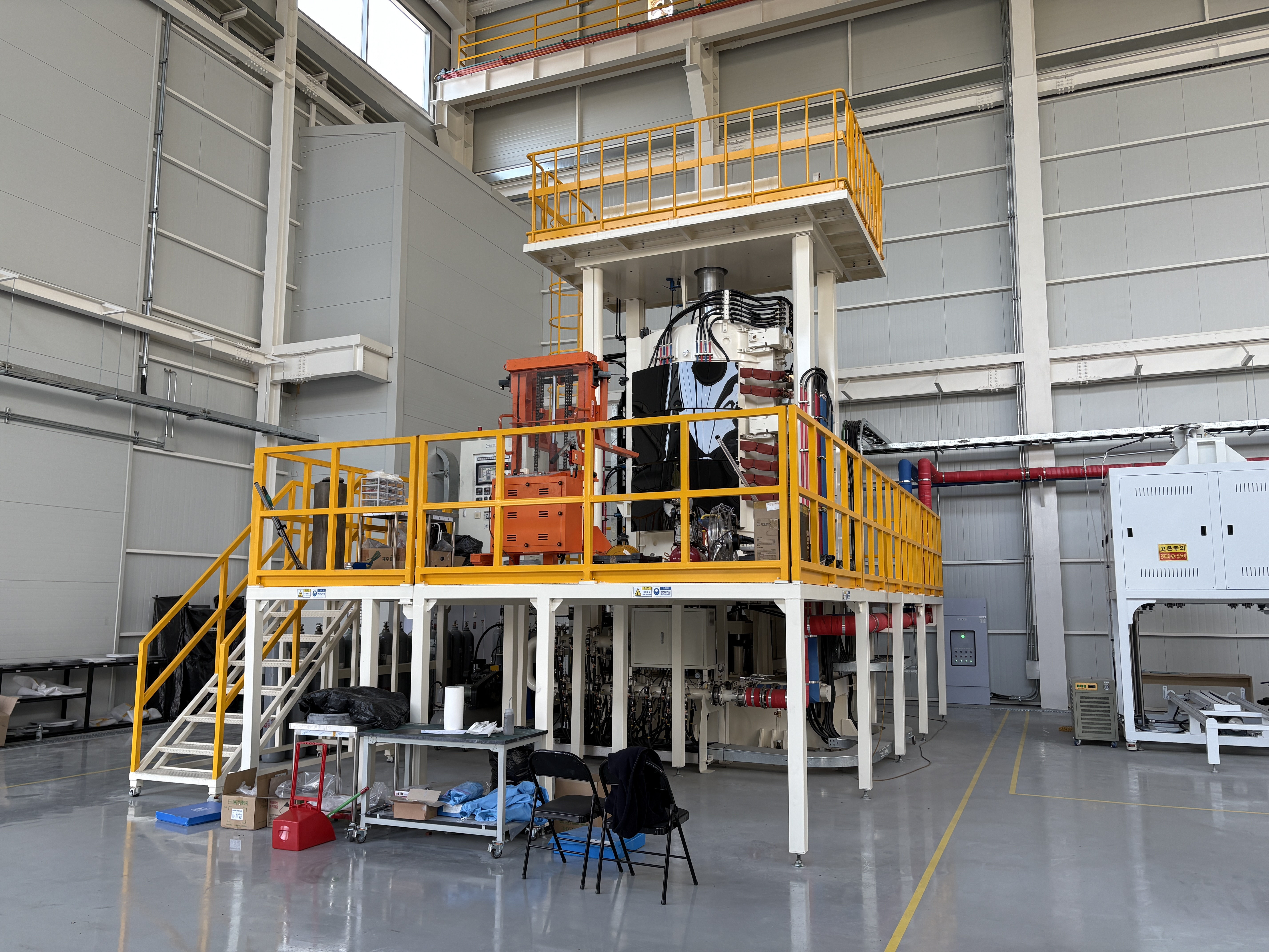 图为江原科技园新材料中心于2023年12月构建的高温气压烧结炉。这是在高温、高压环境下减少陶瓷与复合材料气孔，提高强度和耐久性的设备。韩宣网记者Charles Audouin 摄