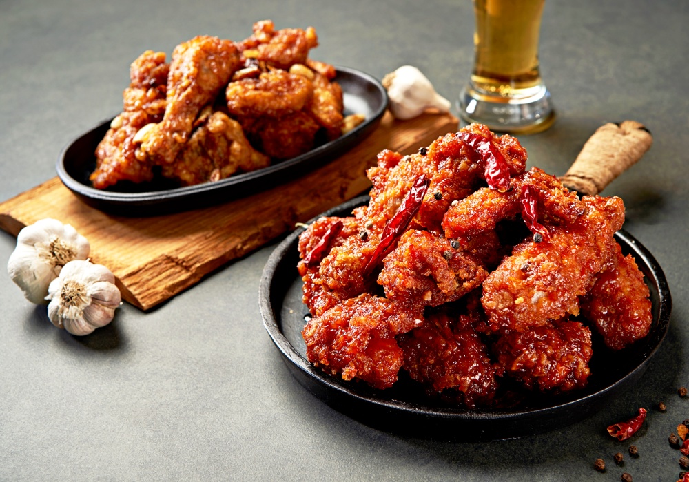 有调查显示，今年最受海外消费者欢迎的韩国美食为“韩式炸鸡”。图片韩式酱料炸鸡。图片来源：iclickart（根据版权法，图片未经允许严禁转载复制）