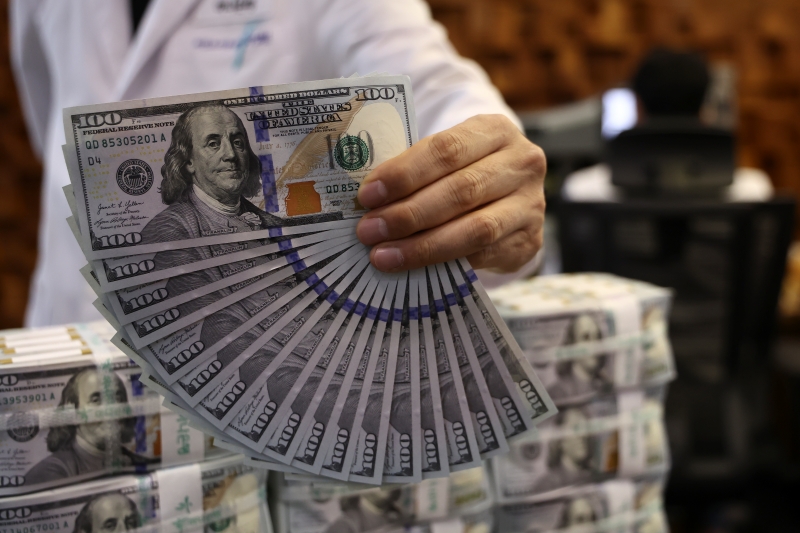 12月18日，韩国企划财政部、金融委员会、韩国银行和金融监督院公布了旨在稳定外汇供需的《弹性调整外汇健全性制度相关方案》。图片来源：韩联社