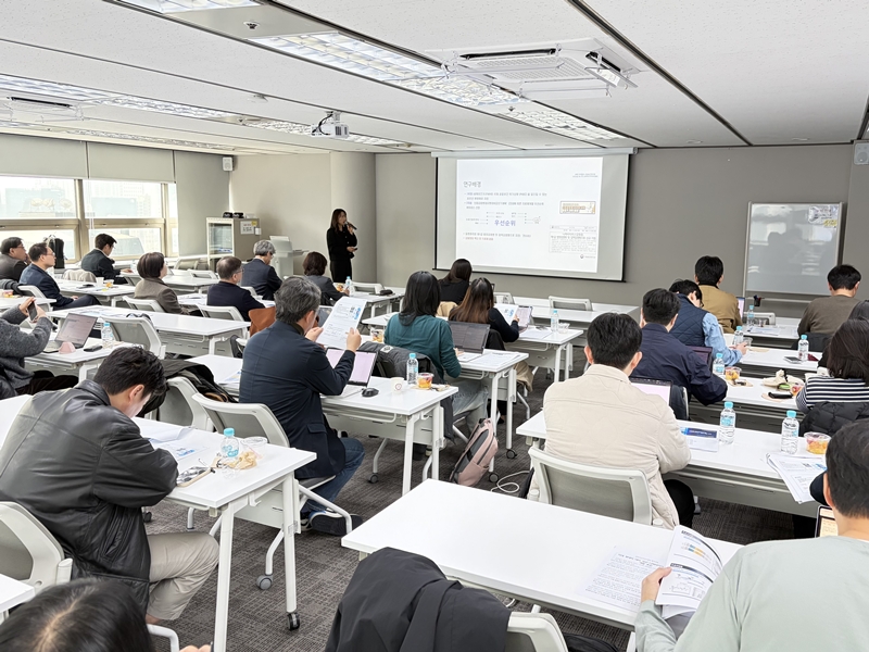 3月17日，在首尔钟路区光化门HJ商务中心举行“2026年第一次科学媒体研讨会”上，国立保健研究院正在发表为应对“尼帕病毒”的治疗药物与疫苗研发战略。图片来源：国立保健研究院  