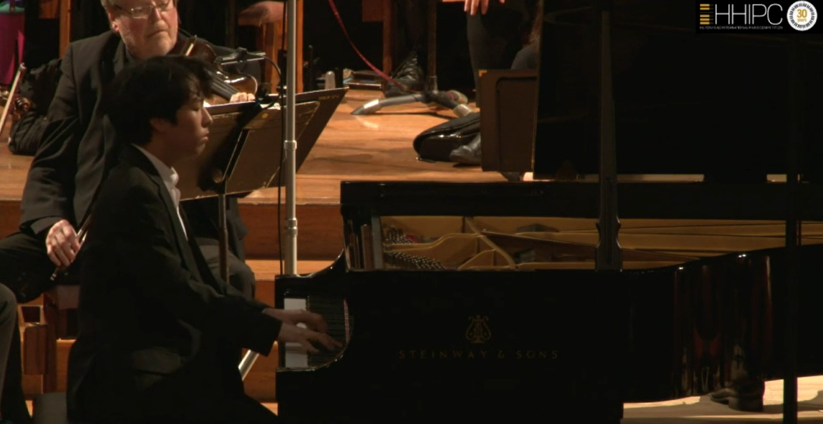 当地时间3月21日，韩国15岁钢琴家李主言在美国希尔顿黑德国际钢琴比赛中夺冠。图片来源：希尔顿黑德国际比赛YouTube频道