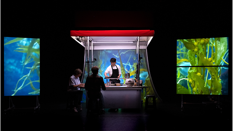 导演具自河的作品《哈瑞宝辛奇》演出场景。图片来源：首尔国际表演艺术节官网截图