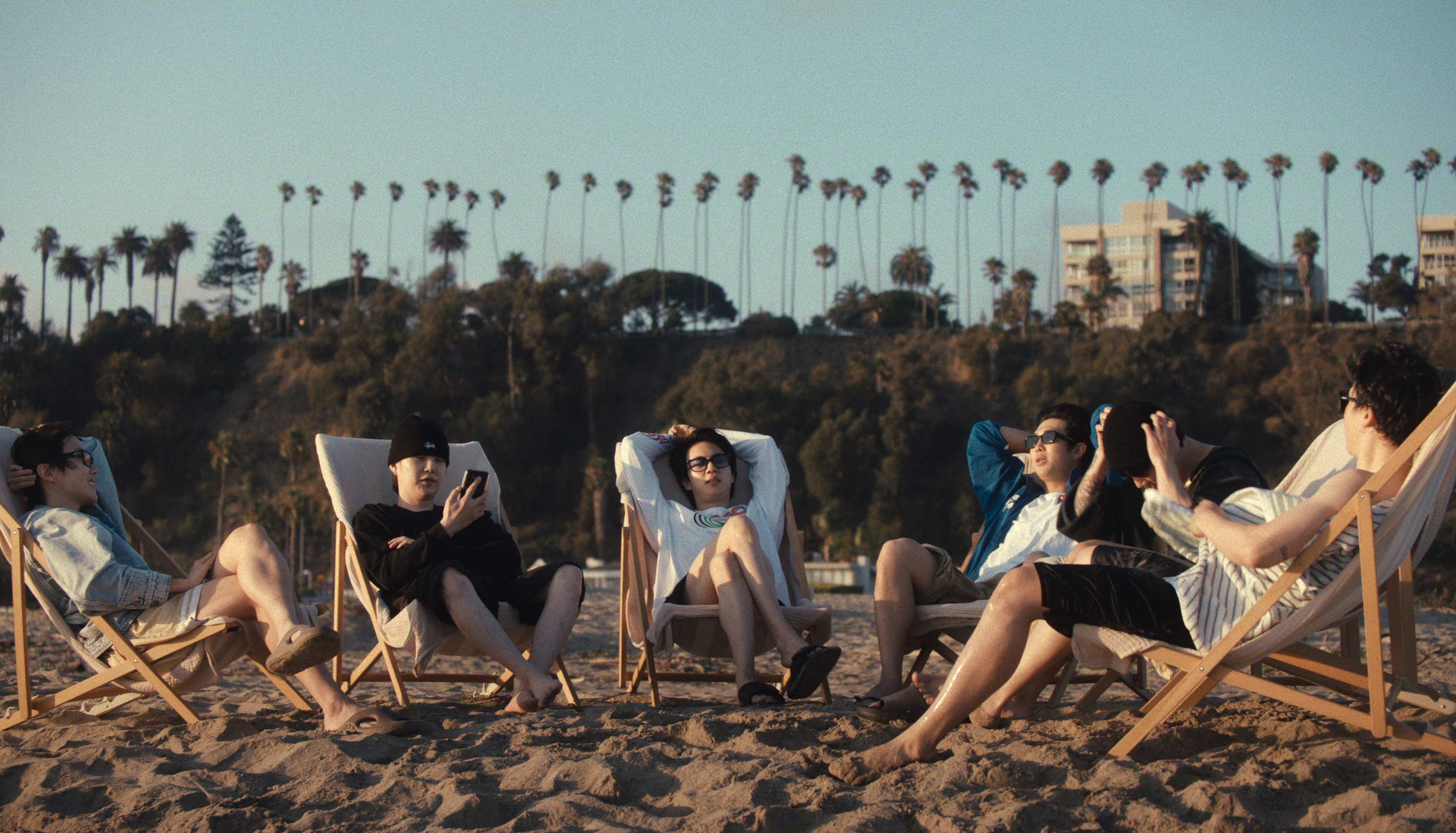 3月27日，讲述防弹少年团（BTS）正规五辑《阿里郎》制作过程的纪录片《BTS：天团回归》将上线奈飞。图片来源：奈飞 