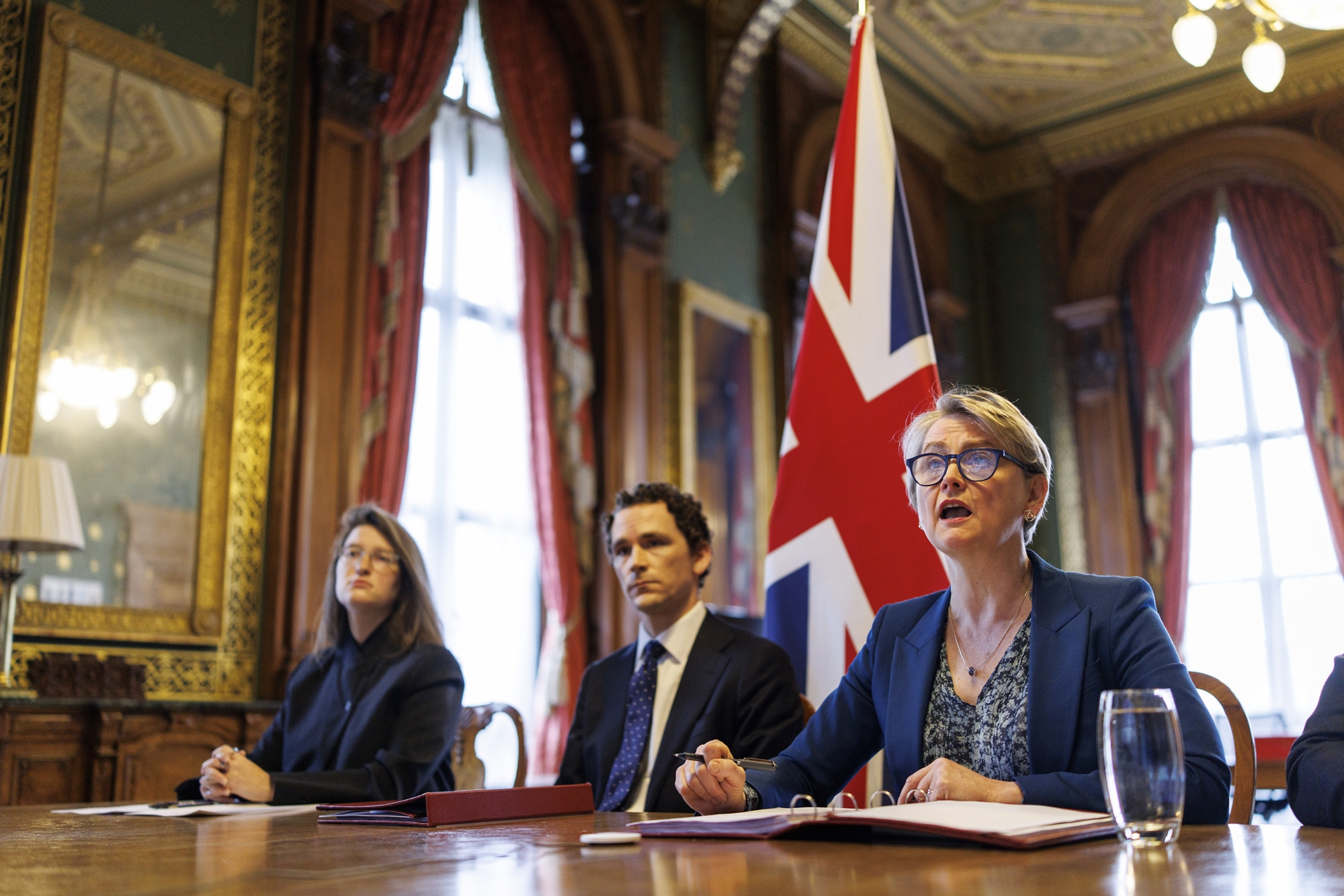 当地时间4月2日，包括韩国在内的40多个国家和地区的外交部长及代表出席了由英国主持召开的有关开放霍尔木兹海峡的视频会议。图片来源：韩联社