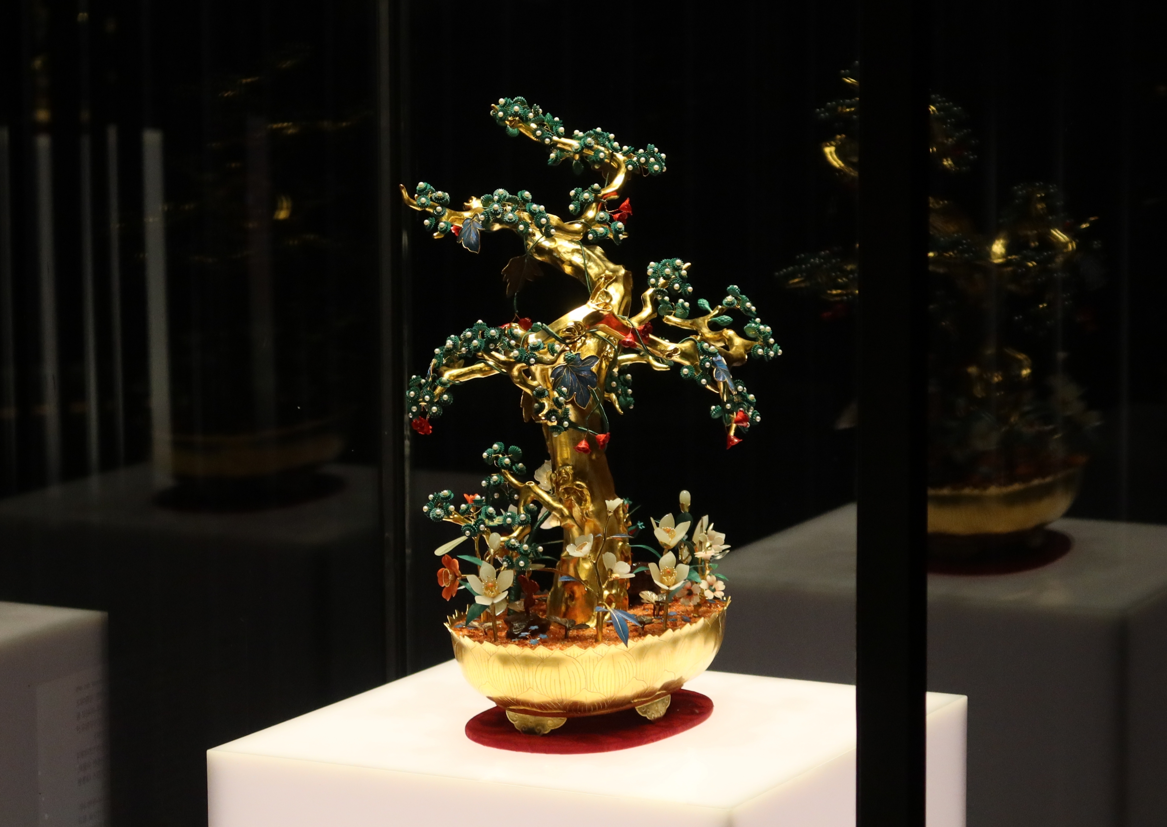 朝鲜王室外交礼物&ldquo;蟠花&rdquo;复制品在德寿宫惇德殿展出至8月30日。韩宣网记者Charles Audouin 摄