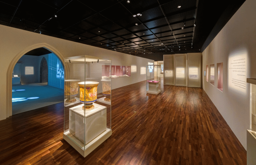 国立古宫博物馆特别展《礼物与记录：韩法友谊140年》现场。图片来源：国家遗产厅