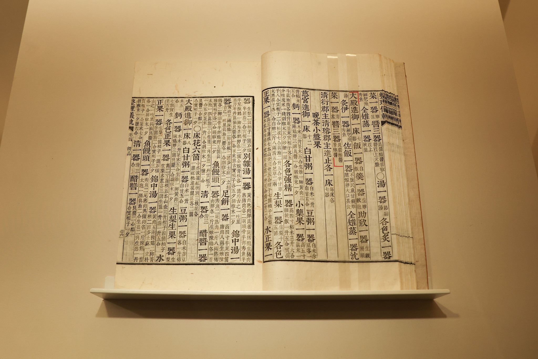 &nbsp;《园幸乙卯整理仪轨》详细记录了1795年正祖为庆祝惠庆宫洪氏六十大寿，在华城行宫等地举行庆典及返宫后相关活动的全过程。韩宣网记者朴大珍 摄