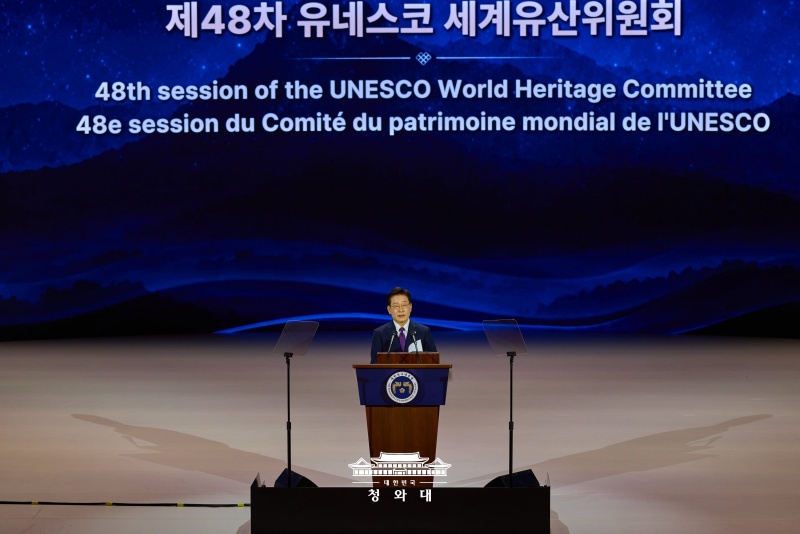  7月19日，韩国总统李在明在釜山举行的第48届联合国教科文组织世界遗产委员会会议开幕式上致辞。图片来源：大韩民国青瓦台 