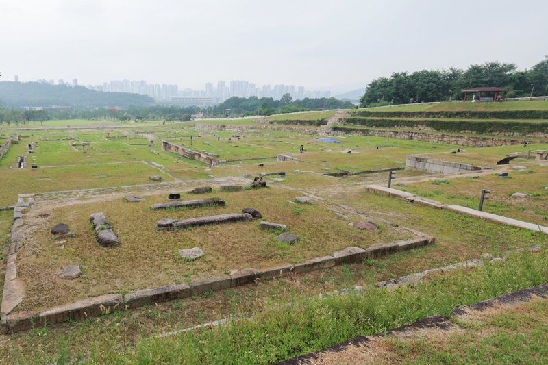 图为京畿道杨州桧岩寺址。桧岩寺址文化遗产区域面积为33391平方米，包括高僧舍利塔及纪念物在内的文化遗产保护区域面积达32.3117万平方米。韩宣网记者朴大珍 摄
