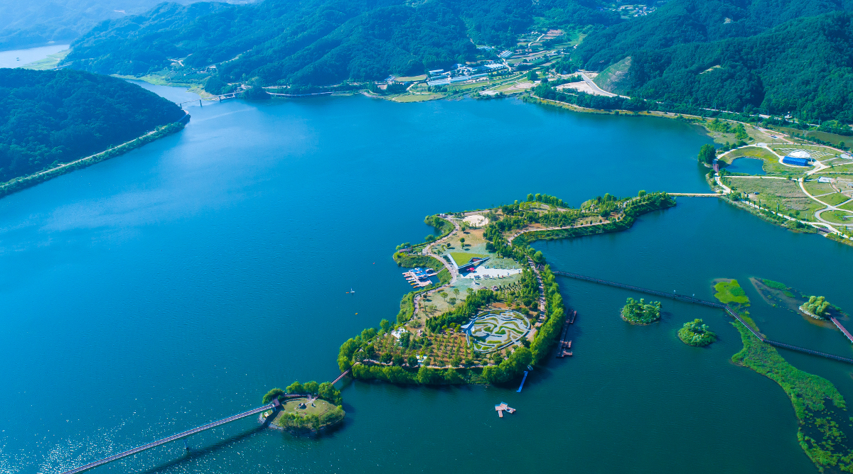江原特别自治道杨口郡杨口邑韩半岛岛。图片来源：杨口郡