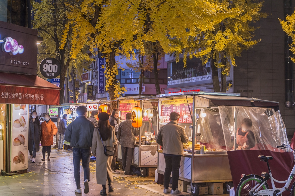 ▲ 서울 종로3가가 &lsquo;세계에서 가장 멋진 동네&rsquo;(The world&rsquo;s coolest neighbourhoods) 1위에 선정됐다. 사진은 종로3가 포장마차 풍경. 서울관광재단