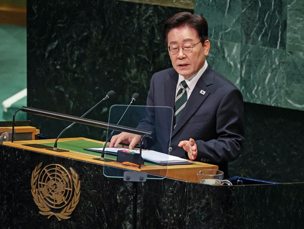 当地时间9月22日，韩国总统李在明在美国纽约联合国总部大会会场发表主旨演讲。图片来源：韩联社