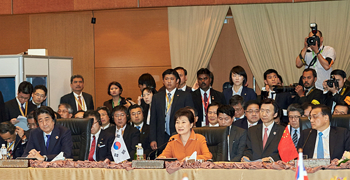 ASEAN_Plus3_Summit_20151121_03.jpg