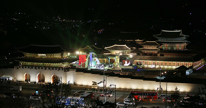 ‘아리랑 대축제’가 열린 5일 경복궁 흥례문 광장에서 아리랑의 선율이 울려 퍼지고 있다. 
