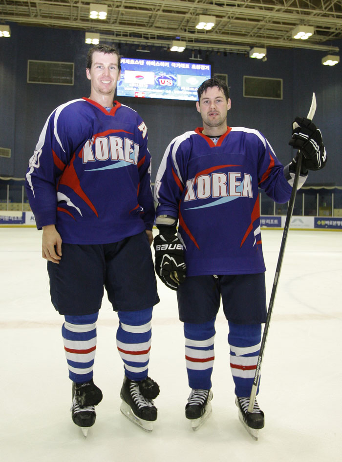 Bryan Young (left) and Michael Swift (Photo courtesy of the Korea Ice Hockey Association) 