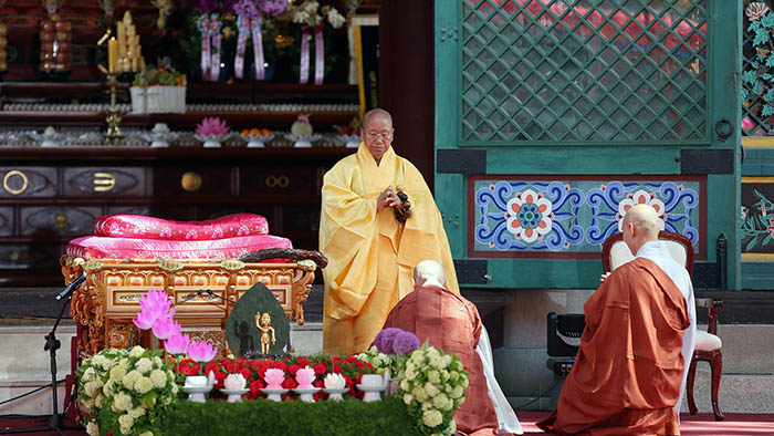佛历2560年5月14日，在迎来佛诞节之际，首尔曹溪寺举办了“奉祝法会主要仪式”。
