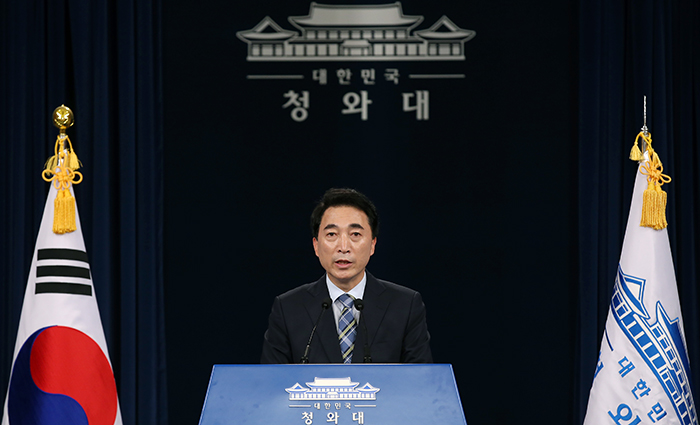 박수현 청와대 대변인이 23일 청와대 춘추관 대브리핑실에서 국가안보실 1,2차장 인선을 발표하고 있다. 전한 코리아넷 기자