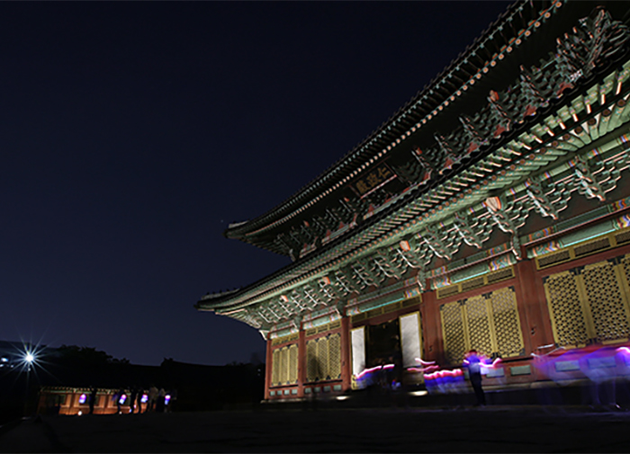 Changdeokgung_Moonlight_Tour_002_in.jpg