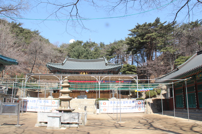 관악산 정상 부근에 세워진 사찰인 연주암. 