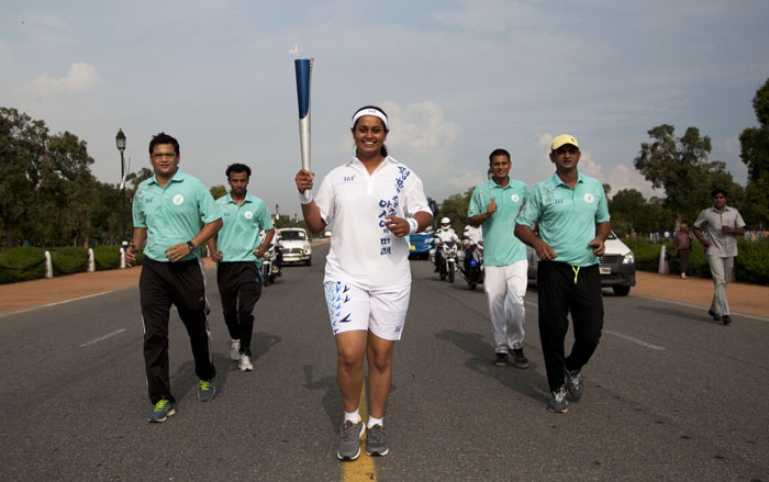 9일 인도 뉴델리에서 채화된 2014 인천아시안게임 성화가 인도 도심을 지나고 있다. (사진: 연합뉴스)