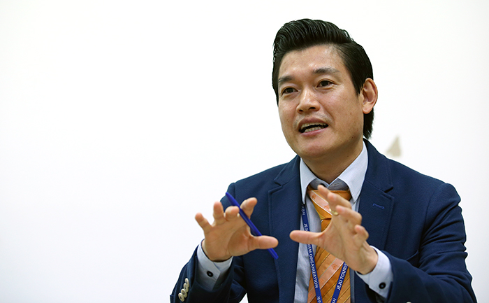 제주관광공사의 서영호 팀장이 제주도 여행과 음식 특징에 대해 설명하고 있다.