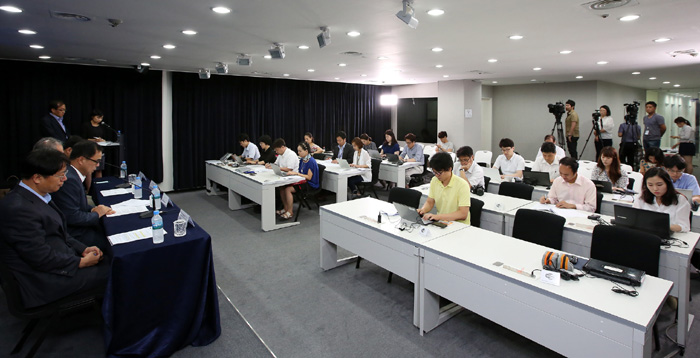 23일 서울 외신지원센터에서 열린 메르스 관련 외신기자 브리핑에서 정부 관계자들이 메르스가 마무리 단계에 들어섰다고 밝혔다.